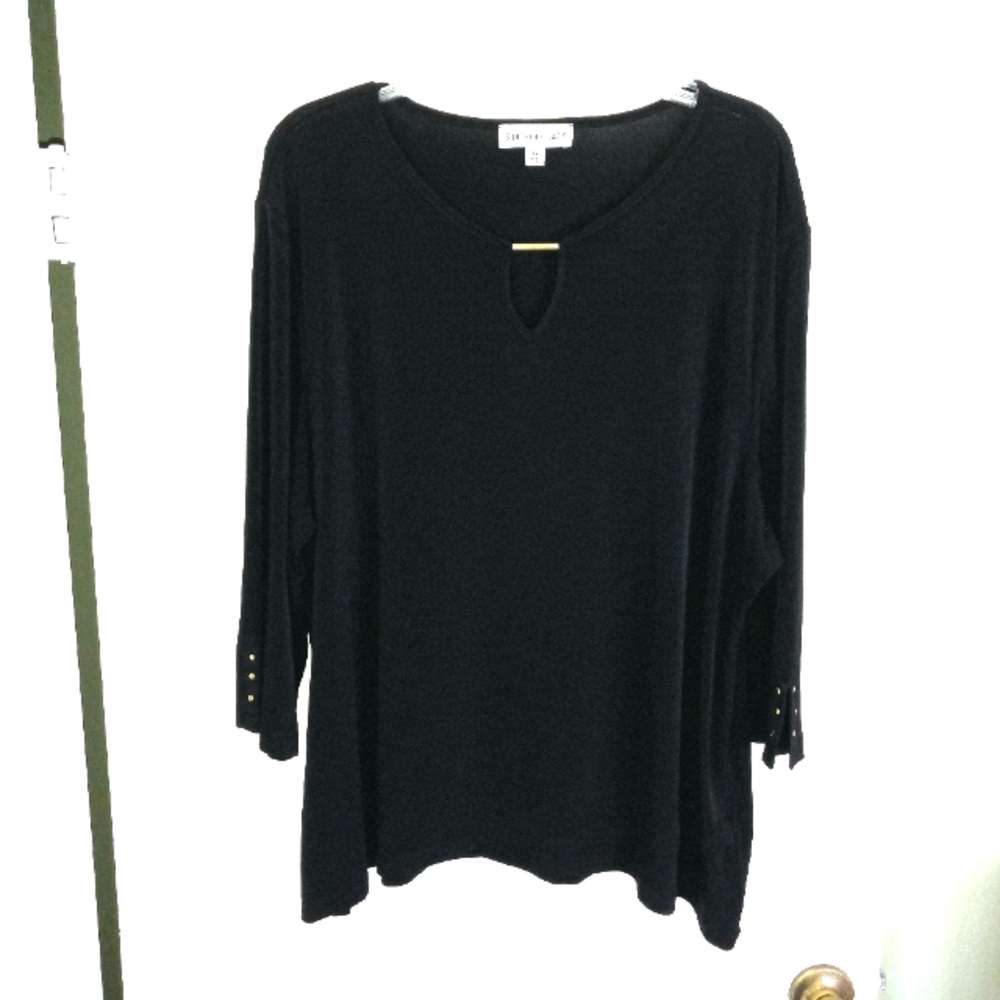 Southern Lady 2X black vneck top